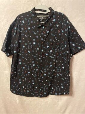 Straight Faded Black Short-Sleeve Button-Down Shirt with Geometric Print XL